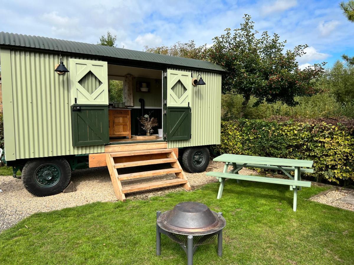 Stonehenge Campsite & Glamping Hotel Berwick St James Luaran gambar